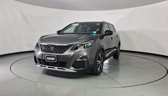 Peugeot • 5008