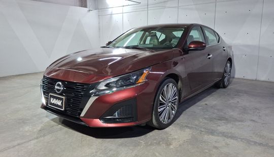 Nissan • Altima