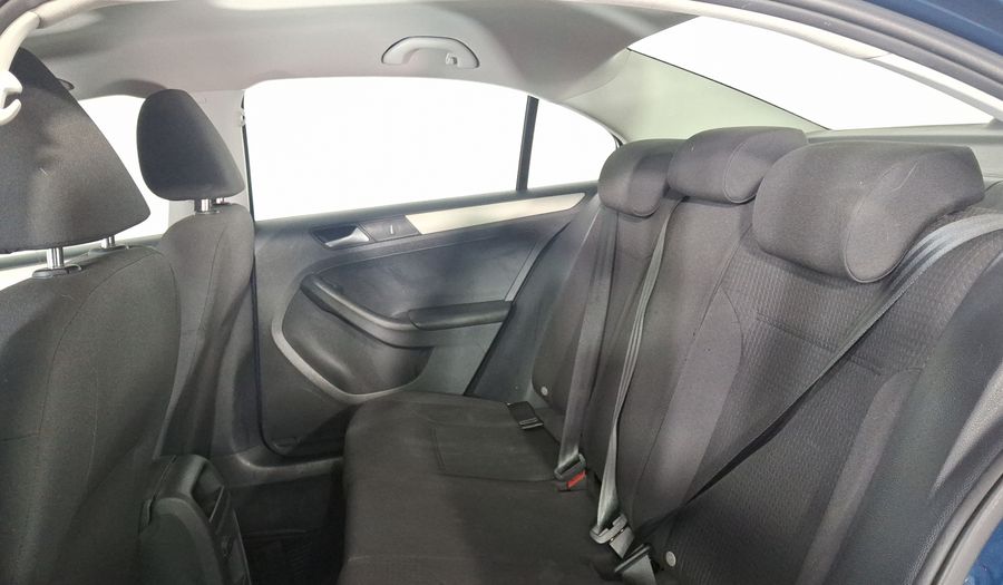 Volkswagen Jetta 2.5 TRENDLINE TIP. Sedan 2016