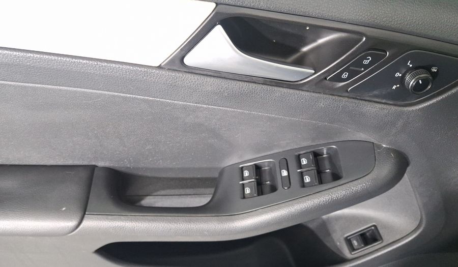 Volkswagen Jetta 2.5 TRENDLINE TIP. Sedan 2016