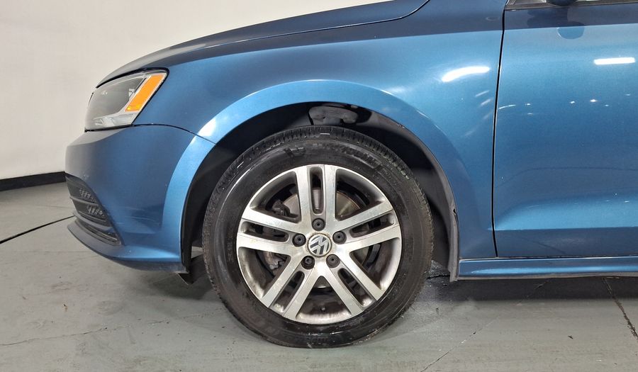 Volkswagen Jetta 2.5 TRENDLINE TIP. Sedan 2016