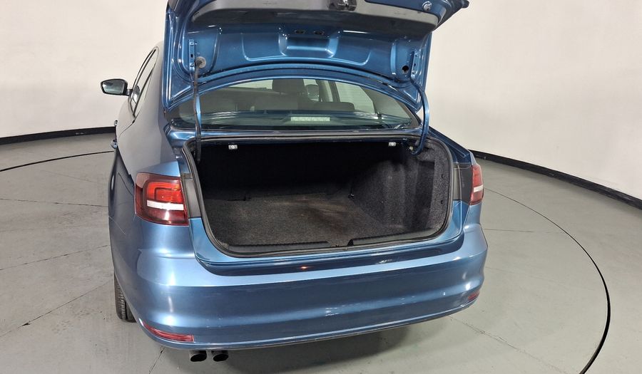 Volkswagen Jetta 2.5 TRENDLINE TIP. Sedan 2016