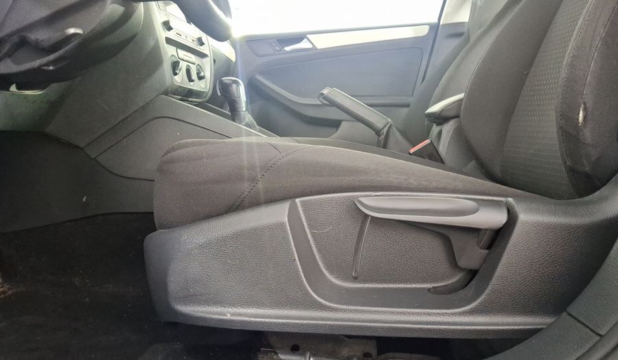 Volkswagen Jetta 2.5 TRENDLINE TIP. Sedan 2016