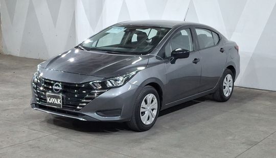 Nissan • Versa