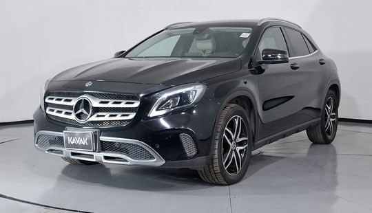 Mercedes Benz • Clase GLA