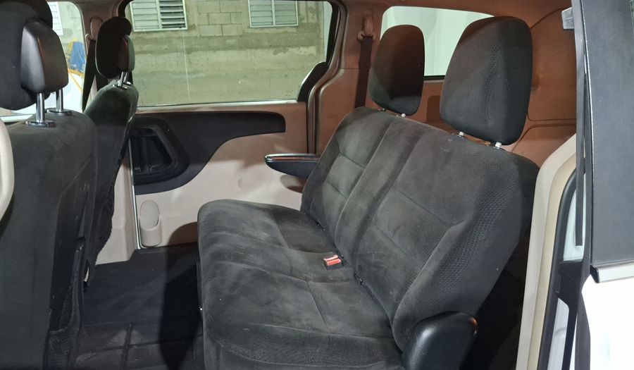 Chrysler Town & Country 3.6 TOURING Minivan 2016