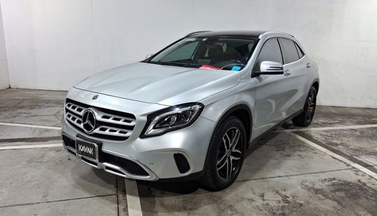 Mercedes Benz • Clase GLA