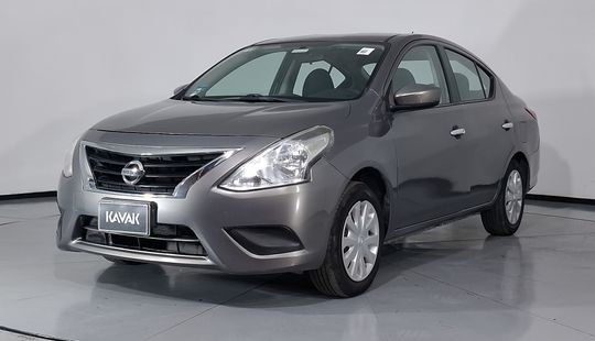 Nissan • Versa