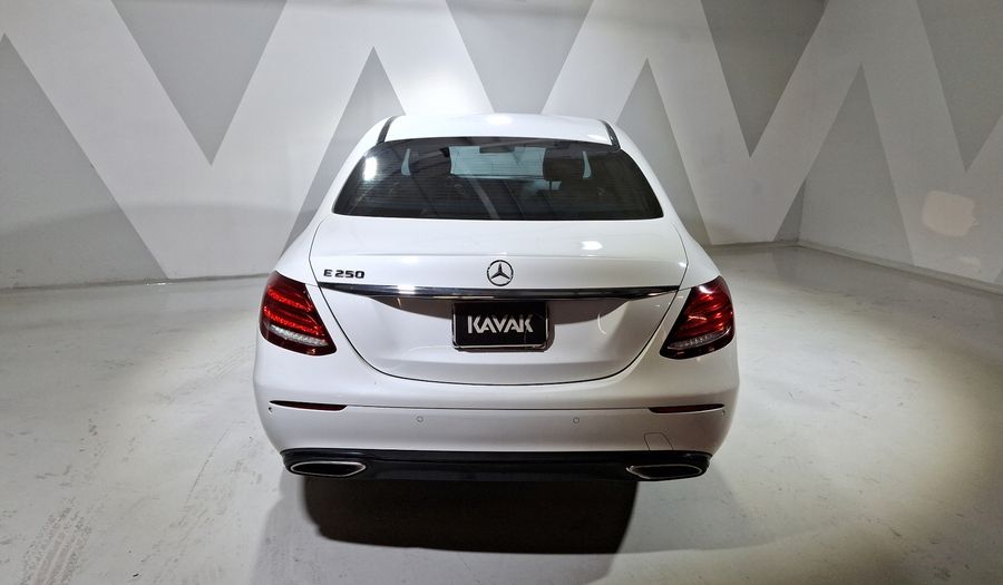 Mercedes Benz Clase E 2.0 250 AVANTGARDE AT Sedan 2017