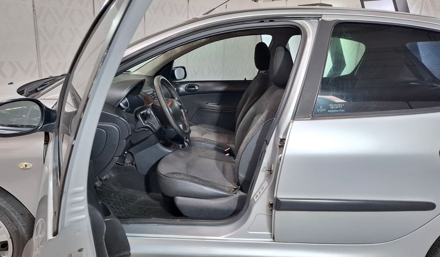 Peugeot 207 COMPACT 1.4 XR Hatchback 2010