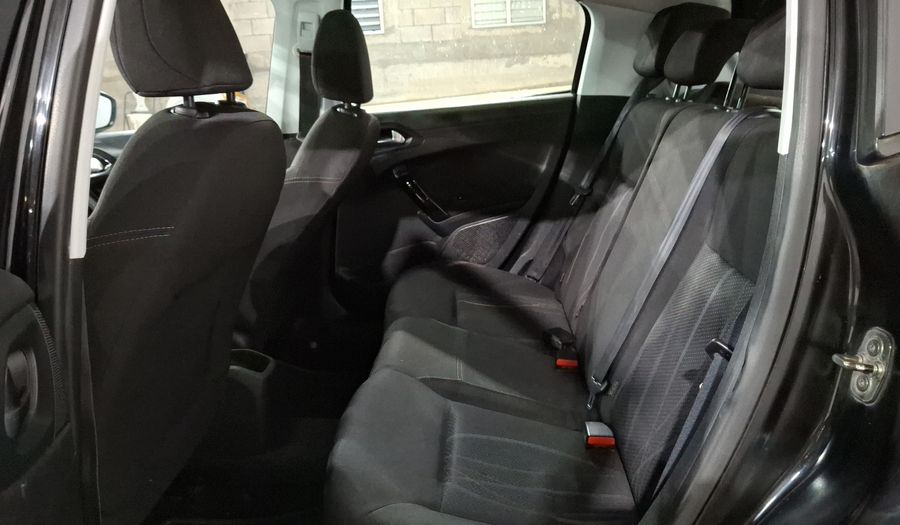 Peugeot 208 1.6 ALLURE MT Hatchback 2015