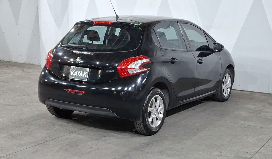 Peugeot 208 1.6 ALLURE MT Hatchback 2015