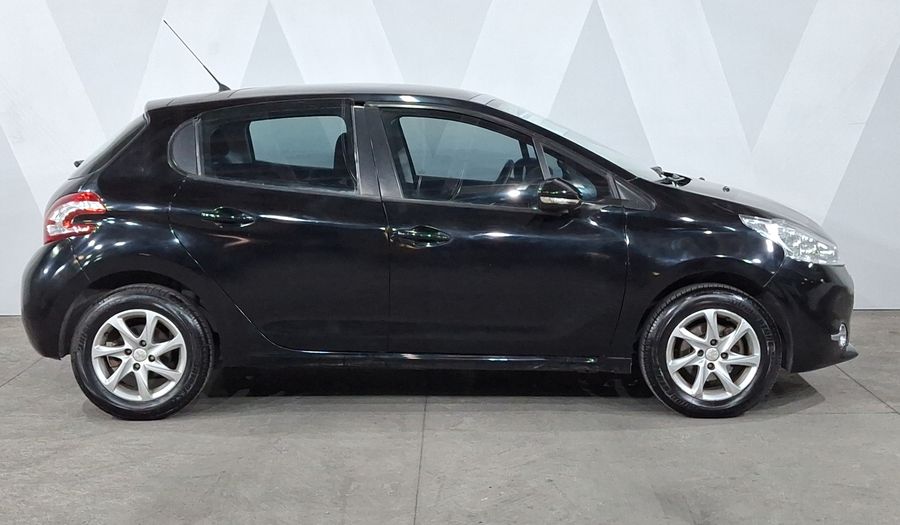 Peugeot 208 1.6 ALLURE MT Hatchback 2015