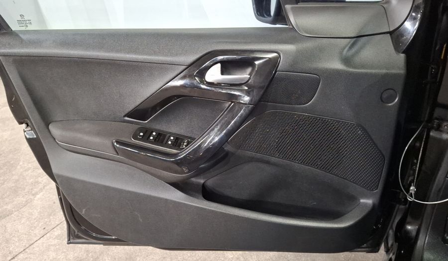 Peugeot 208 1.6 ALLURE MT Hatchback 2015