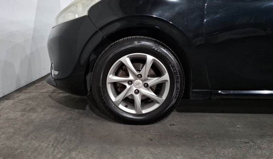 Peugeot 208 1.6 ALLURE MT Hatchback 2015