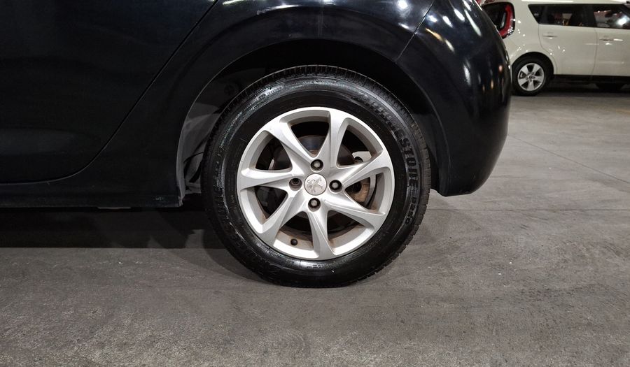 Peugeot 208 1.6 ALLURE MT Hatchback 2015