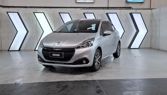 Peugeot • 208