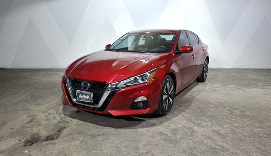 Nissan • Altima