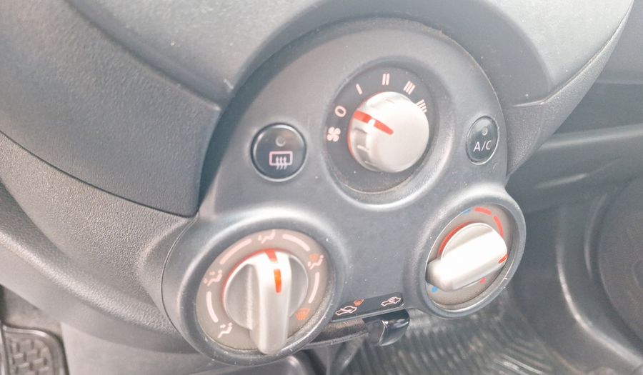 Nissan March 1.6 ADVANCE Hatchback 2013