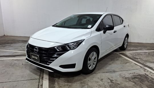 Nissan • Versa