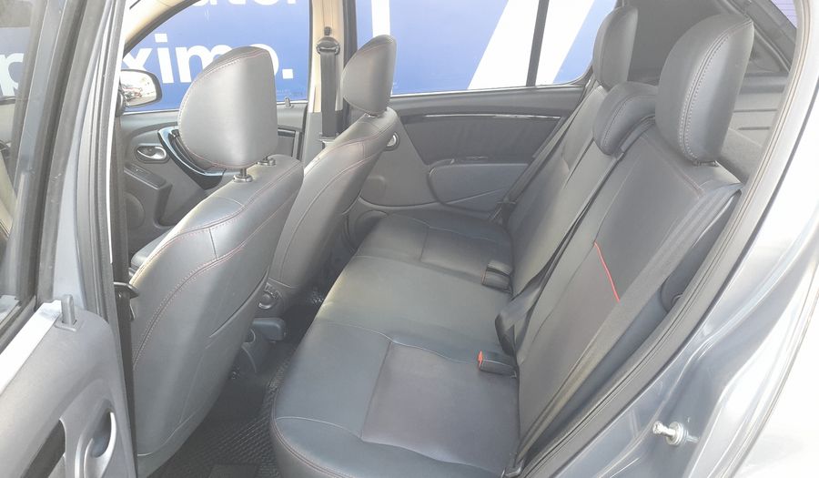 Renault Sandero Stepway 1.6 PH2 STEPWAY LUXE Hatchback 2012