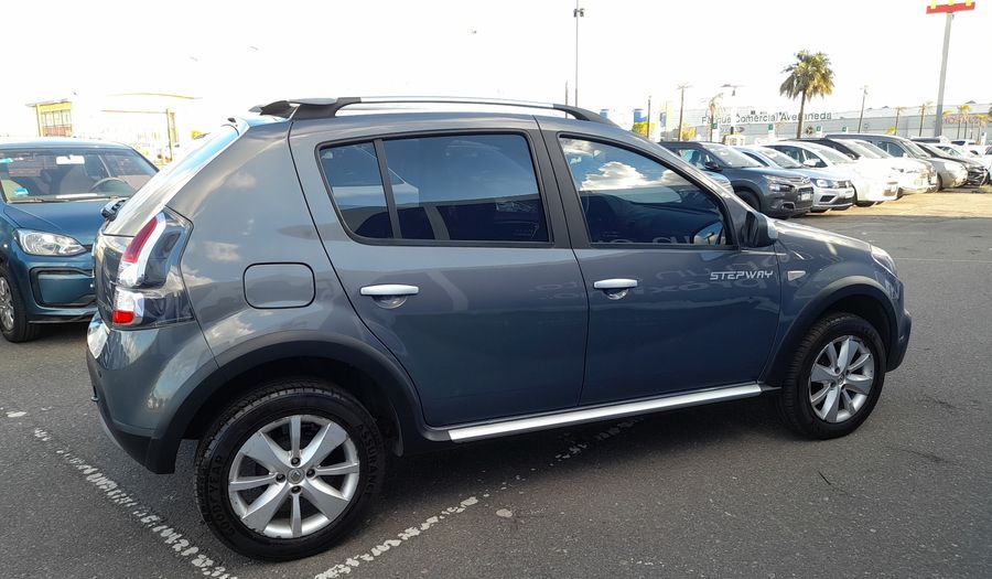 Renault Sandero Stepway 1.6 PH2 STEPWAY LUXE Hatchback 2012