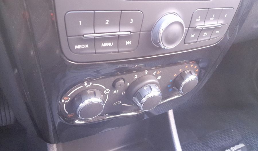 Renault Sandero Stepway 1.6 PH2 STEPWAY LUXE Hatchback 2012