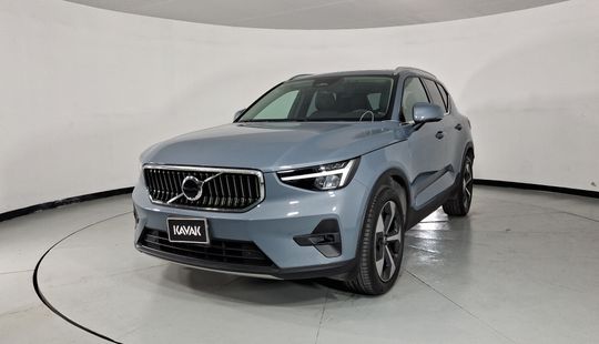 Volvo • XC40