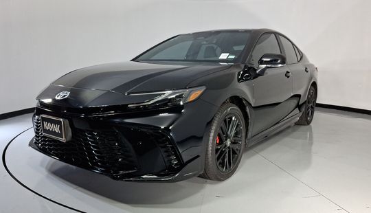 Toyota • Camry