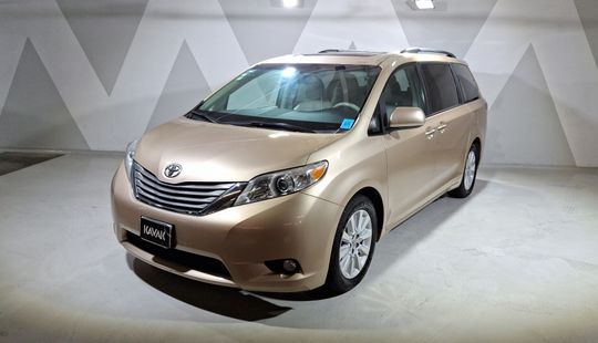 Toyota • Sienna