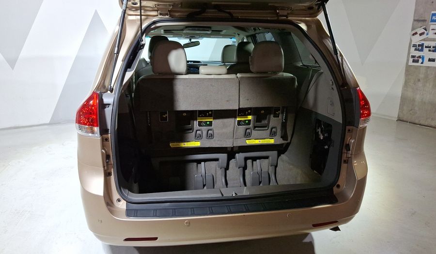 Toyota Sienna 3.5 XLE PIEL AT Minivan 2013