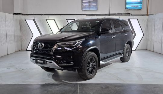 Toyota • SW4