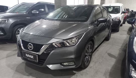 Nissan • Versa