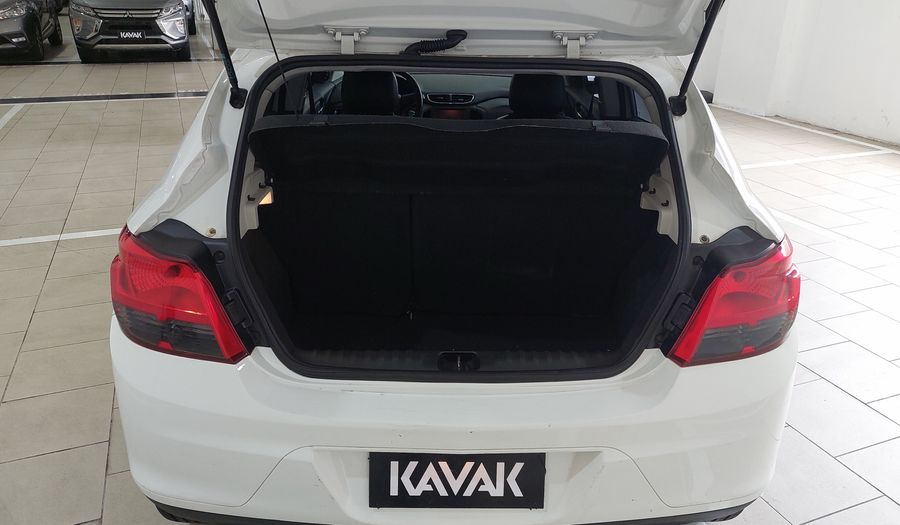 Chevrolet Onix 1.4 SPE/4 LTZ AUTO Hatchback 2015