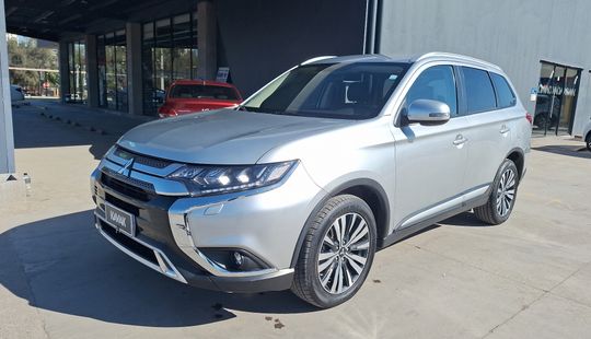 Mitsubishi • Outlander