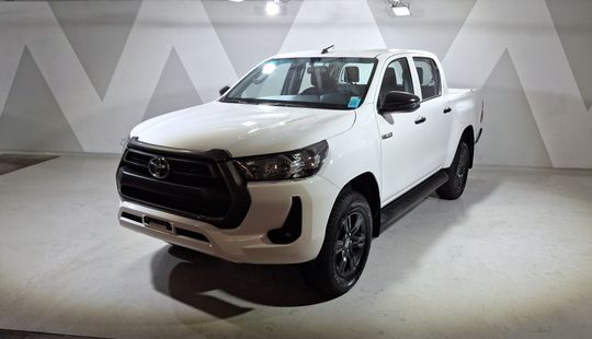Toyota • Hilux