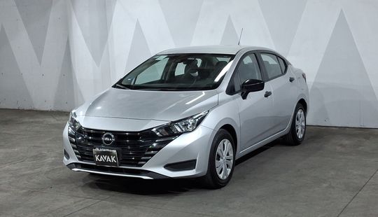 Nissan • Versa