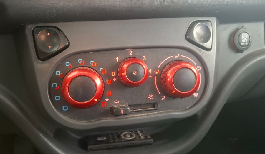 Fiat Uno 1.4 8V SPORTING 5P Hatchback 2012