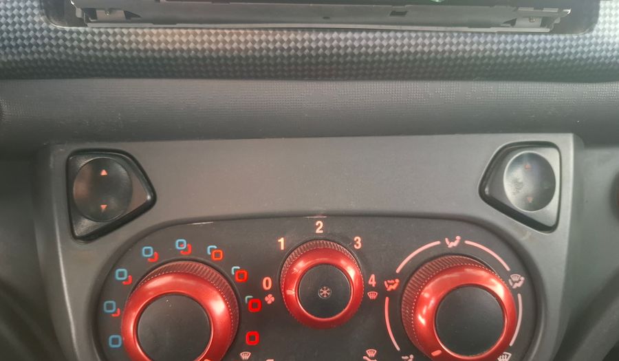 Fiat Uno 1.4 8V SPORTING 5P Hatchback 2012