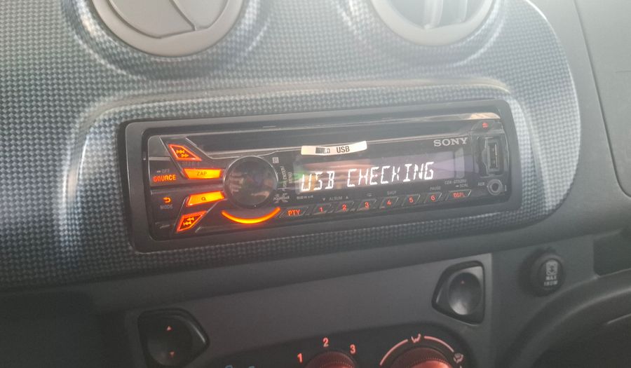Fiat Uno 1.4 8V SPORTING 5P Hatchback 2012
