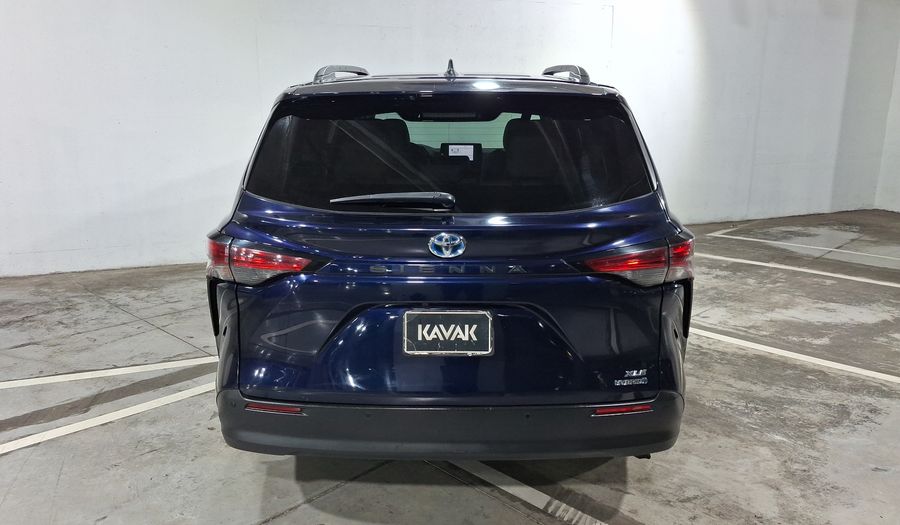 Toyota Sienna 2.5 HEV XLE AUTO Minivan 2022