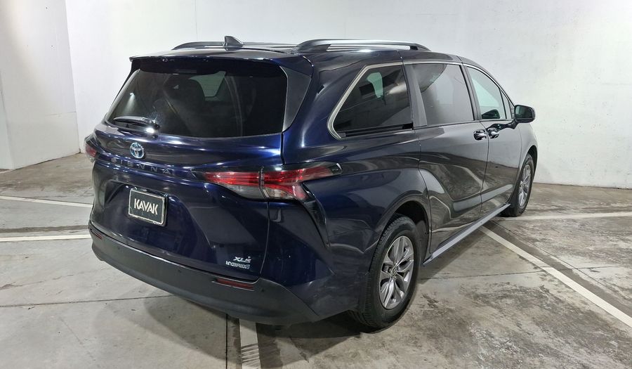 Toyota Sienna 2.5 HEV XLE AUTO Minivan 2022