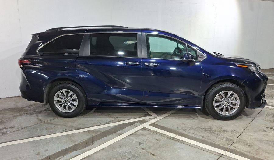 Toyota Sienna 2.5 HEV XLE AUTO Minivan 2022