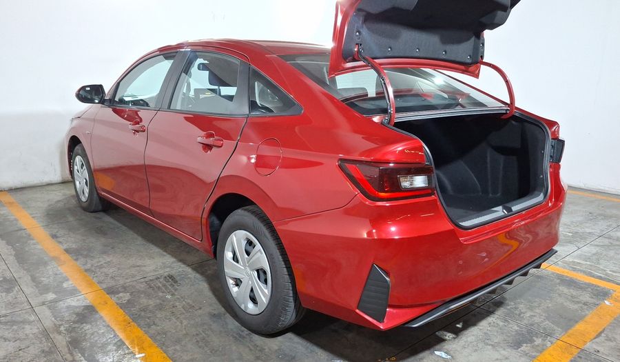 Toyota Yaris 1.5 BASE Sedan 2024