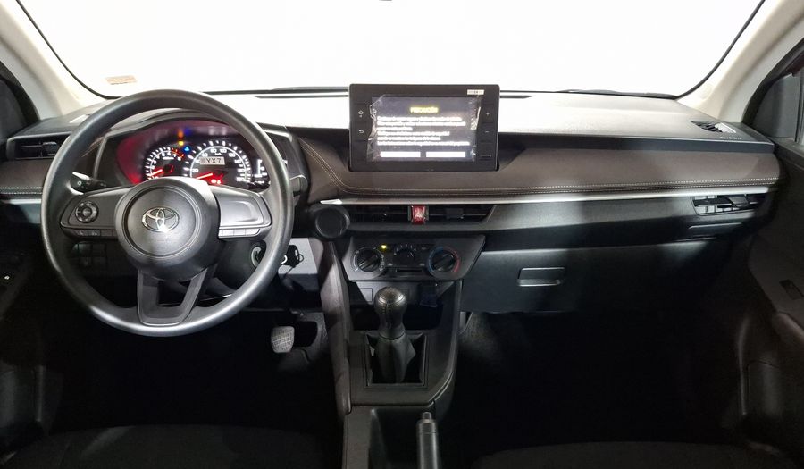 Toyota Yaris 1.5 BASE Sedan 2024