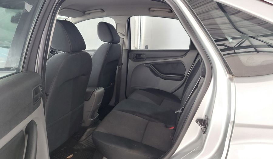 Ford Focus Ii 1.6 TREND Hatchback 2011