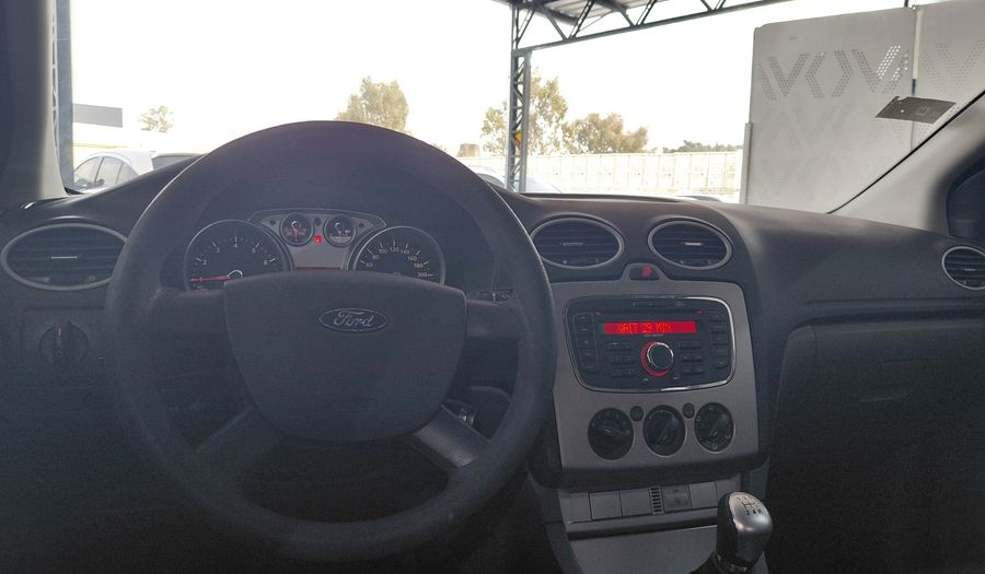 Ford Focus Ii 1.6 TREND Hatchback 2011