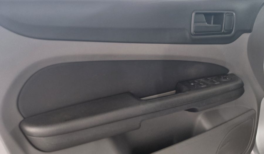 Ford Focus Ii 1.6 TREND Hatchback 2011