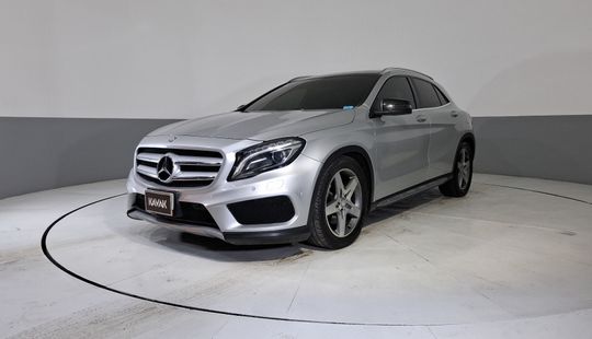 Mercedes Benz • Clase GLA
