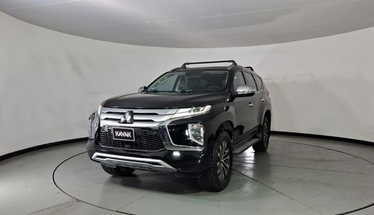 Mitsubishi • Montero